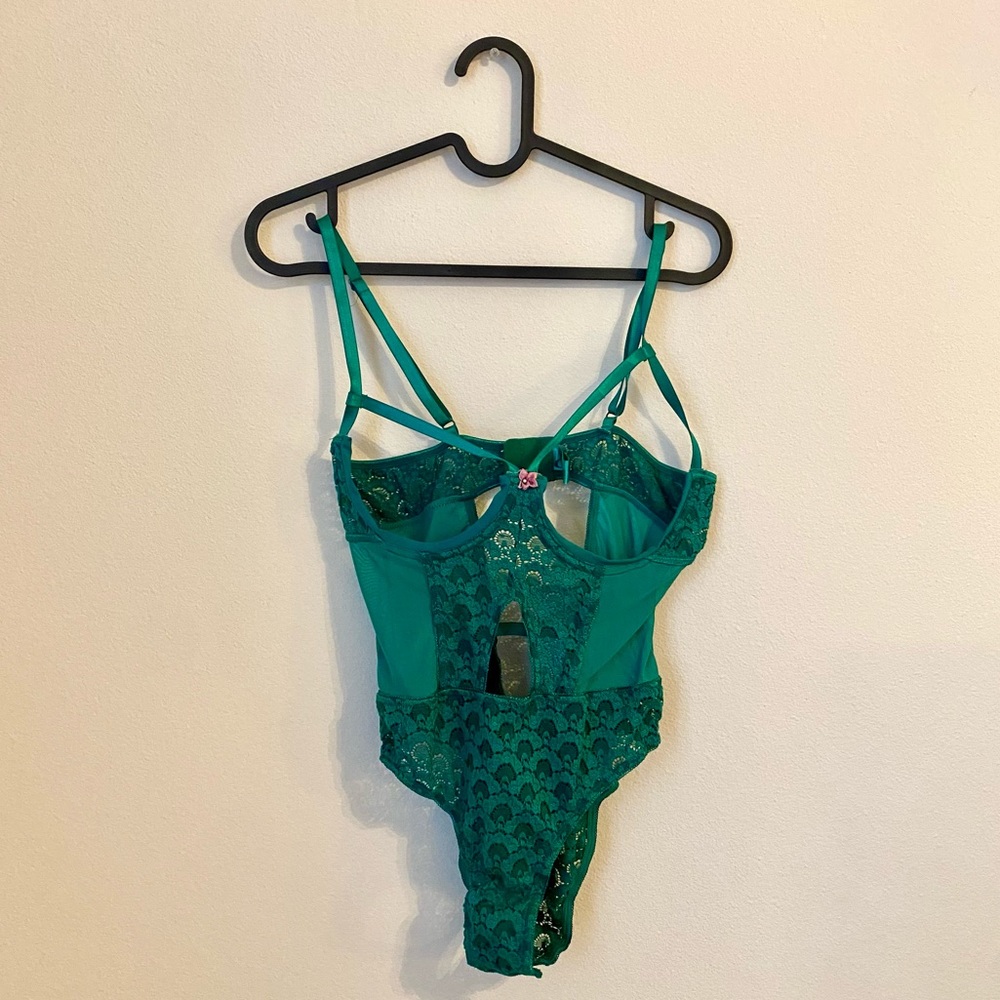 Exposed green lace open cup lingerie teddy